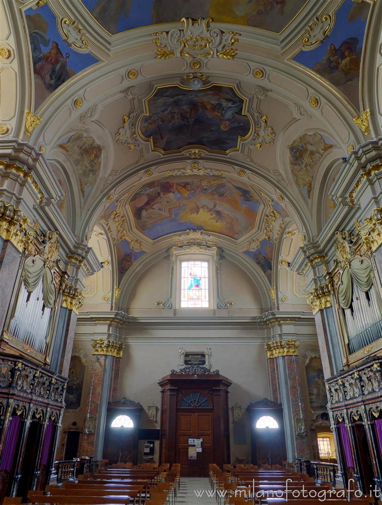 Canzo (Como, Italy) - Nave of the Basilica of Santo Stefano